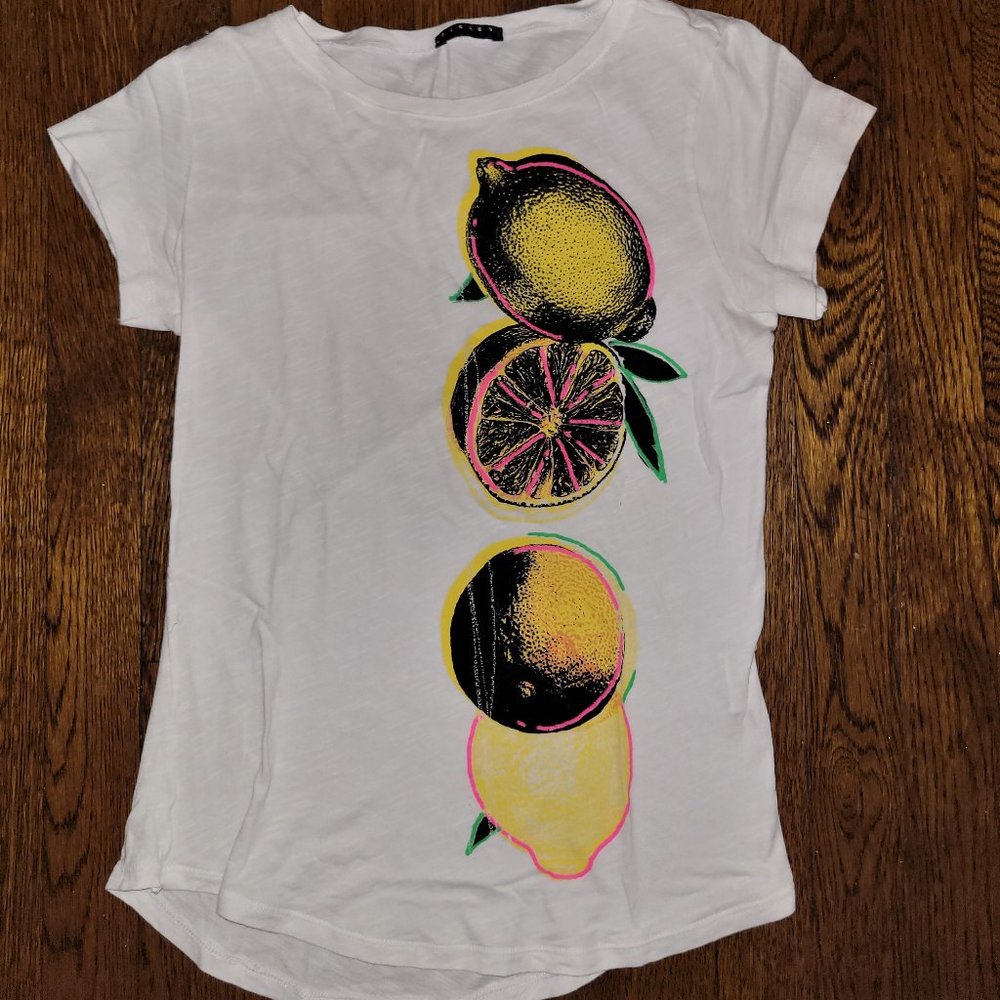 5 for $25! Sisley Lemon Graphic T-Shirt - S